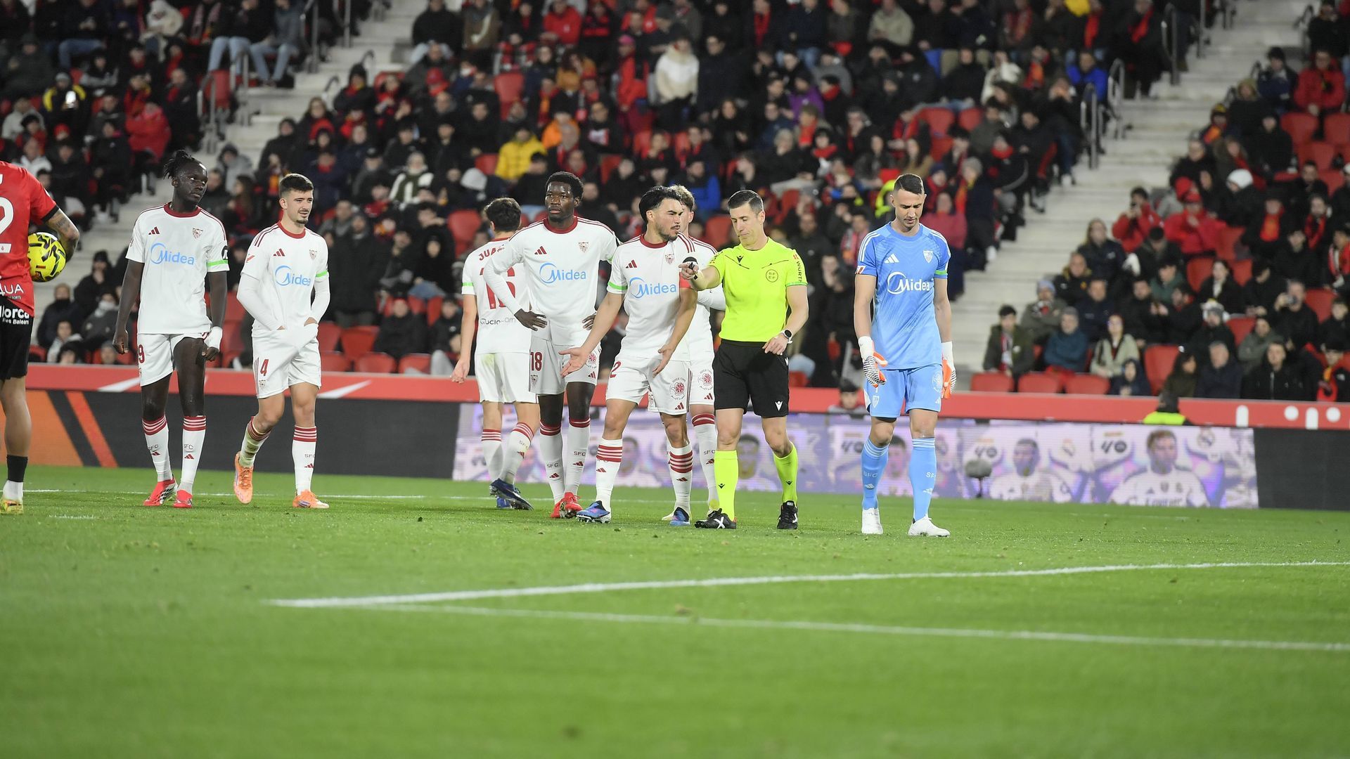 Soto Grado pita penalti en el Mallorca-Sevilla