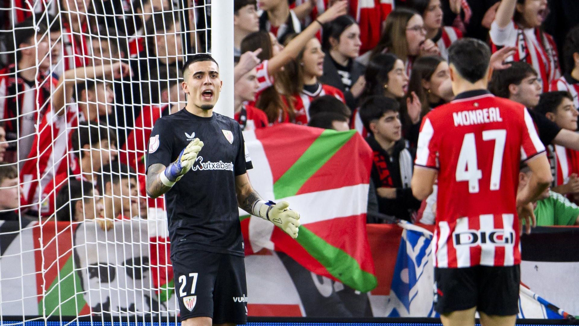 Alex Padilla y Monreal en el derbi de Copa en San Mamés
