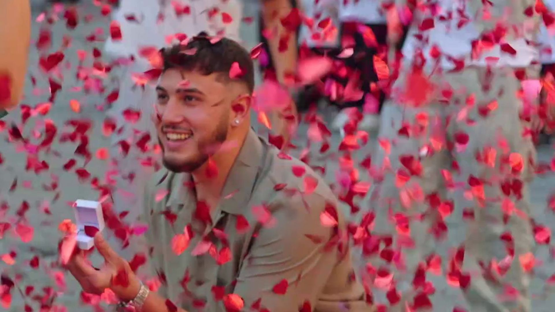 Avance | La llegada de Juan a Plasencia, un bautizo y rumores de boda en 'Los Gipsy Kings'