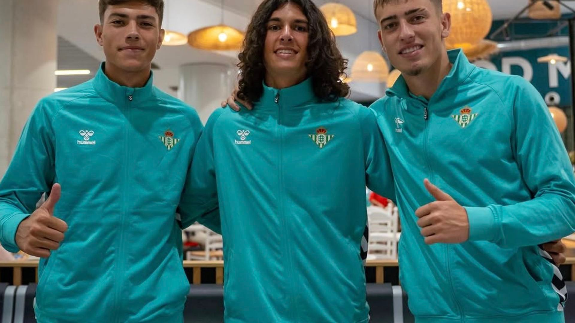 Curro Macías, en el centro de la imagen