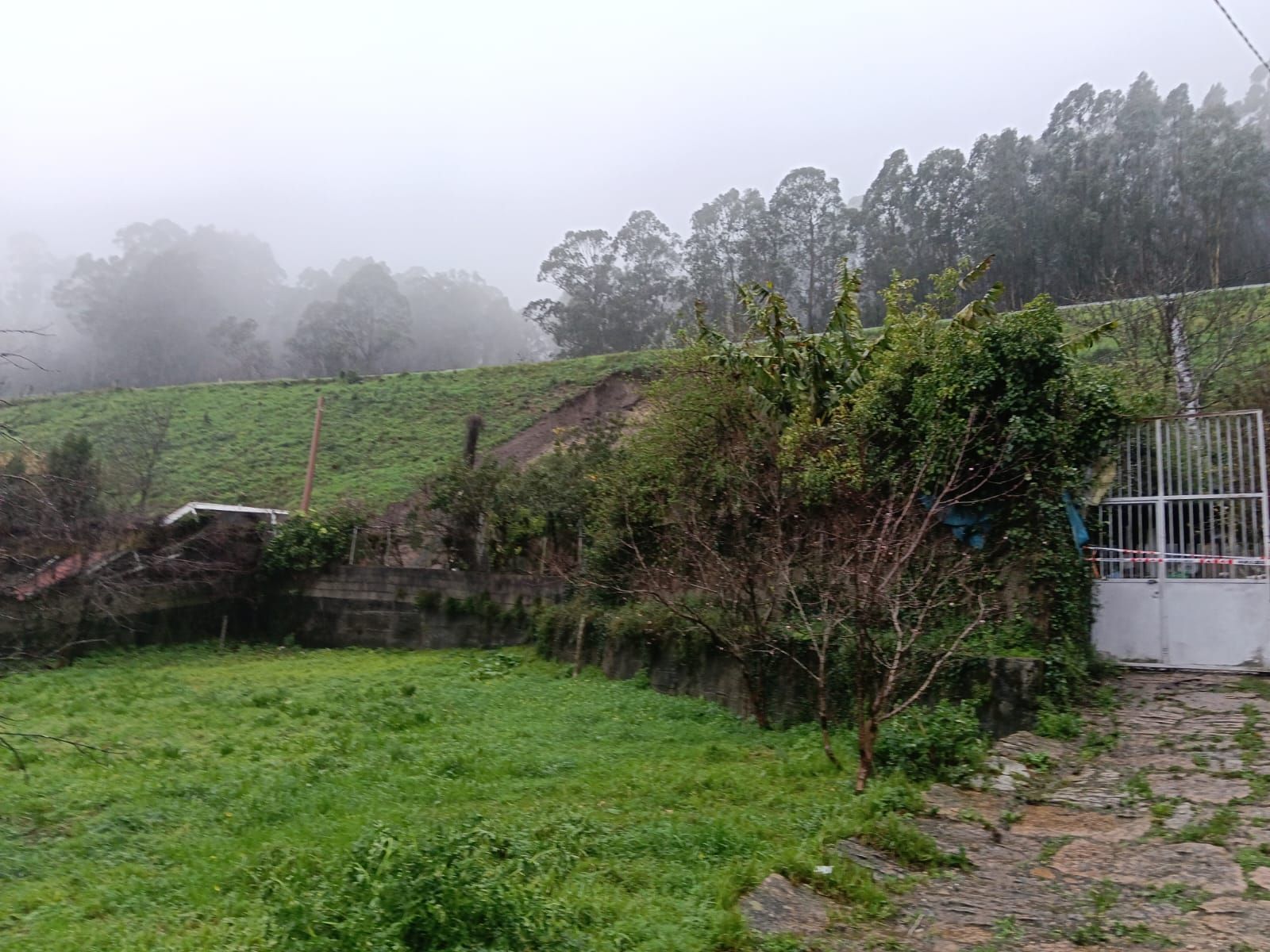 El talud pudo derrumbarse a consecuencia de las lluvias de los últimos días