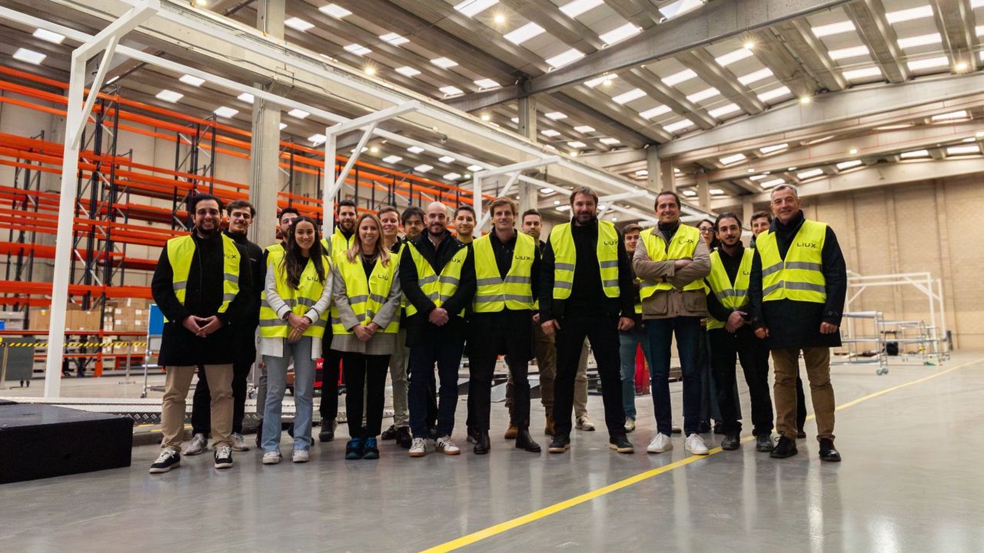 Empleados de la fábrica de LIUX en España