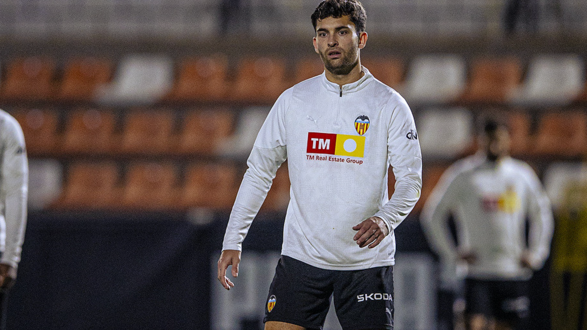 Hugo Duro en el entrenamiento del Valencia CF