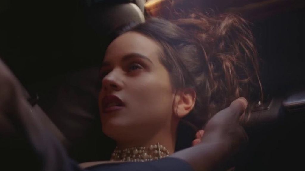 Rosalía protagoniza junto a su "pareja invisible" el videoclip de 'Sauvignon Blanc'