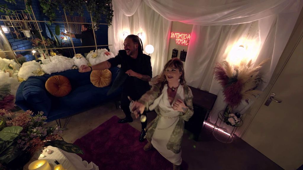 Una soltera, bruja de profesión, hace un ritual con su cita de 'First Dates': "Se llama ritual del guerrero del corazón abierto"