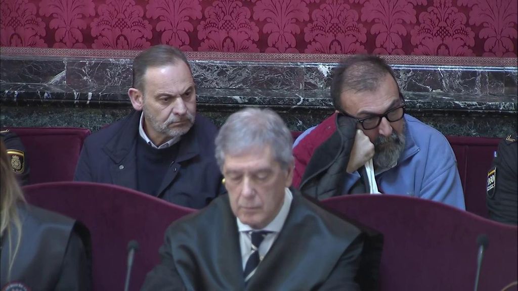 Ábalos y Koldo, en el banquillo: tratan de evitar el inicio del juicio, pero el fiscal se opone