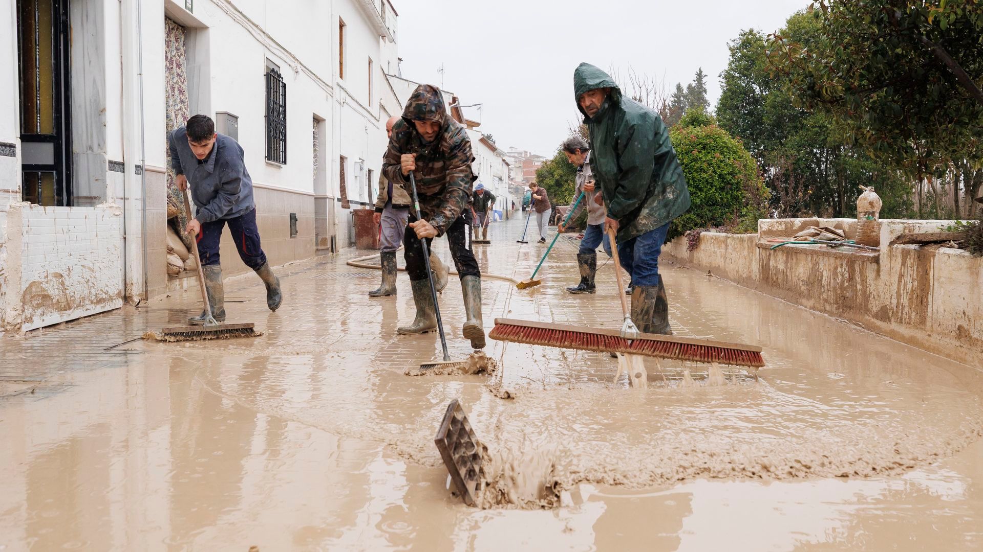 Afectados por la dana de Valencia se trasladan este viernes a municipios de Granada azotados por el temporal