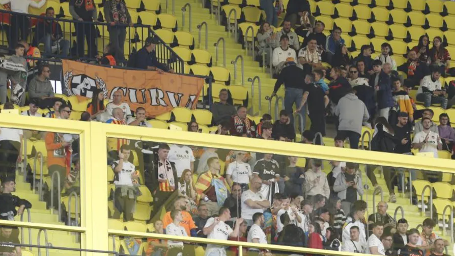 Afición del Valencia CF en La Cerámica