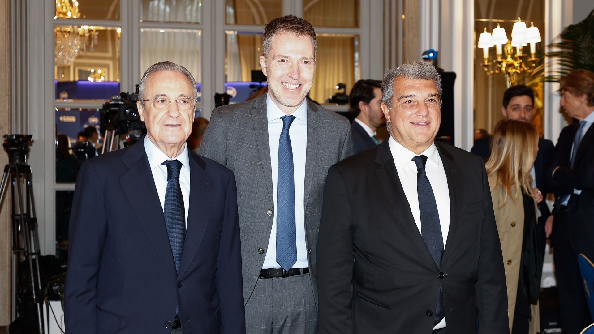 Florentino Pérez, Bern Reichart y Joan Laporta en el Desayuno Informativo del Forum Europa