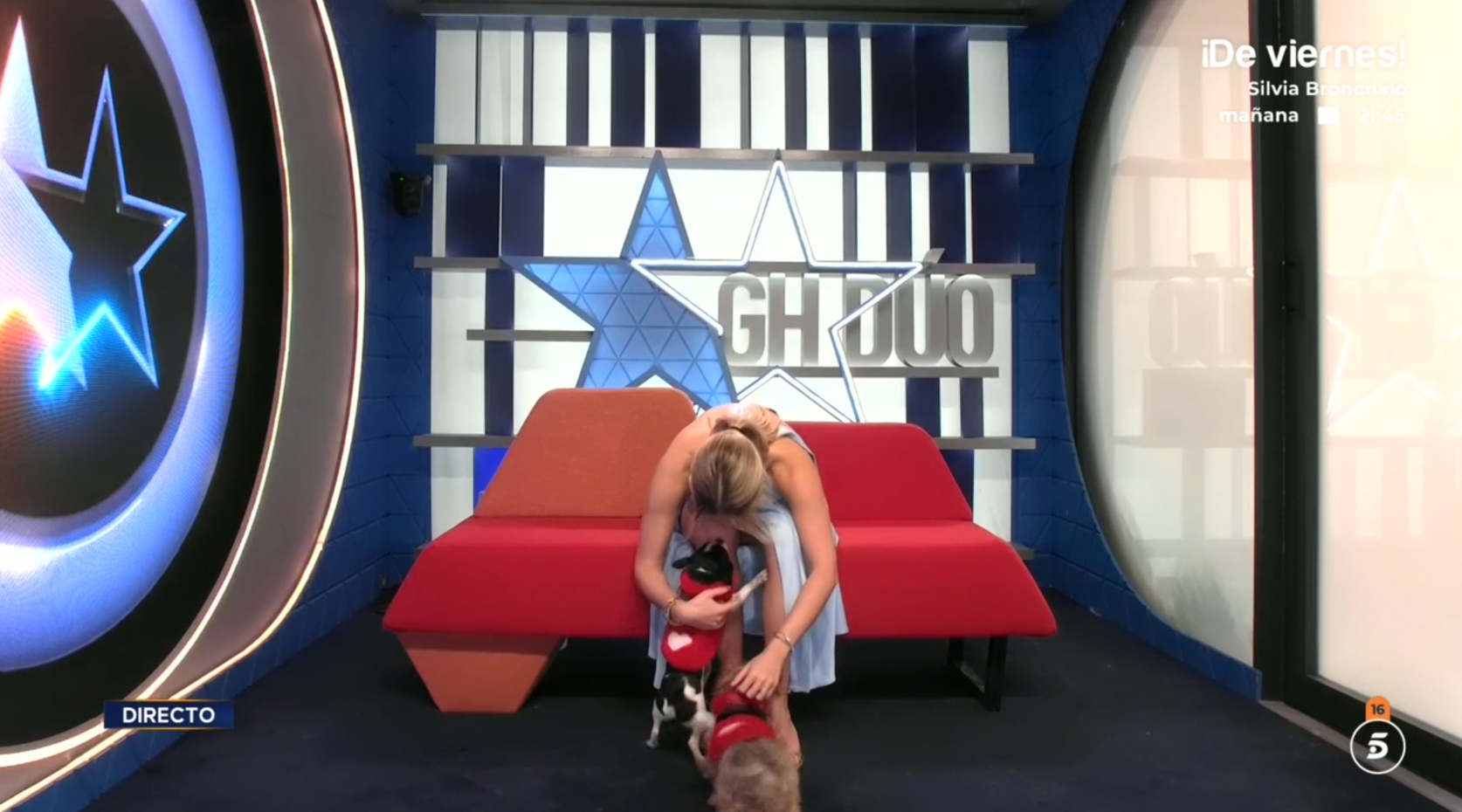 Gloria y sus dos perritos