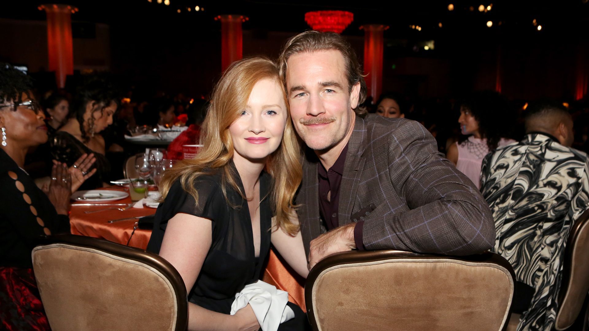 James Van Der Beek junto a su mujer, Kimberly Brook