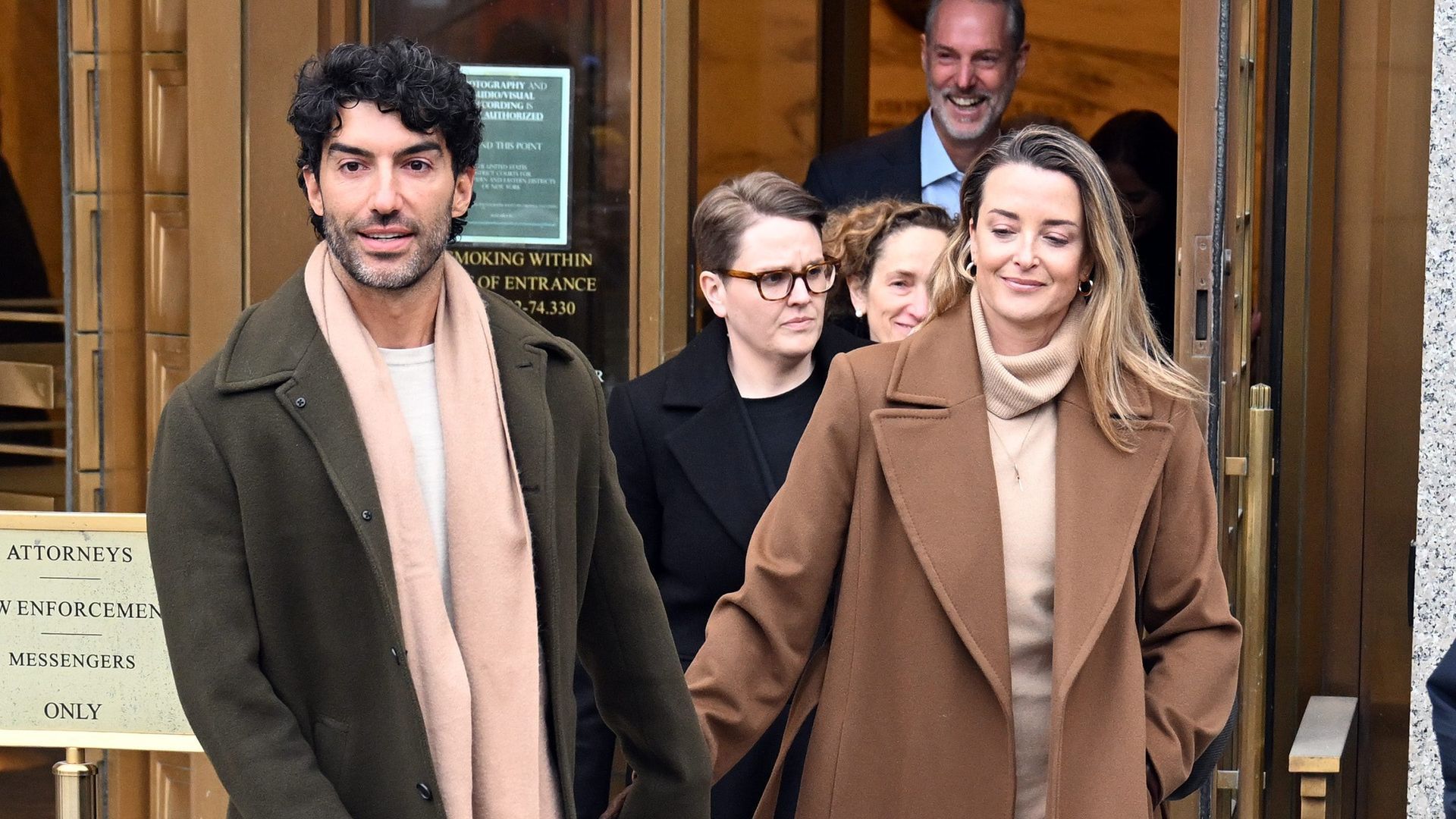 Justin Baldoni y su mujer en el primer encuentro con Blake Lively en el juzgado
