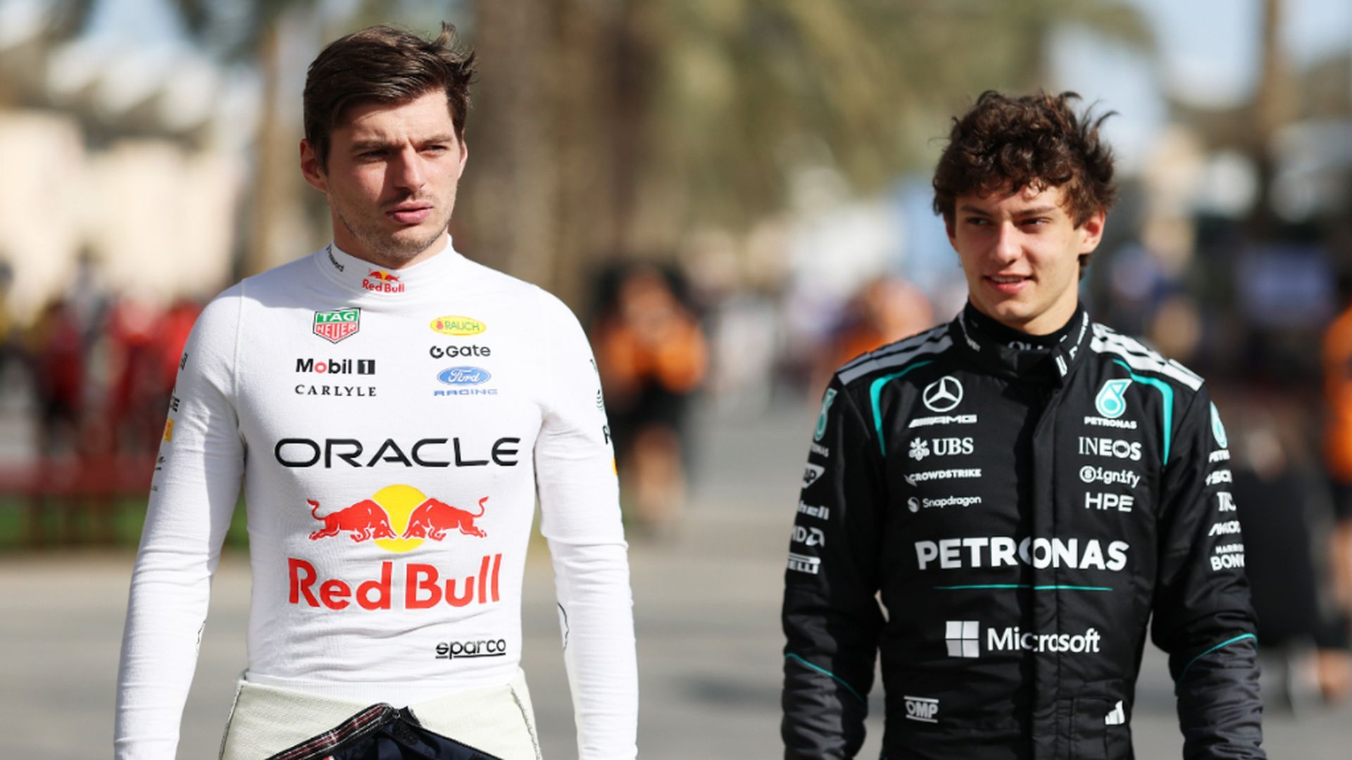 Kimi Antonelli y Max Verstappen, en Baréin