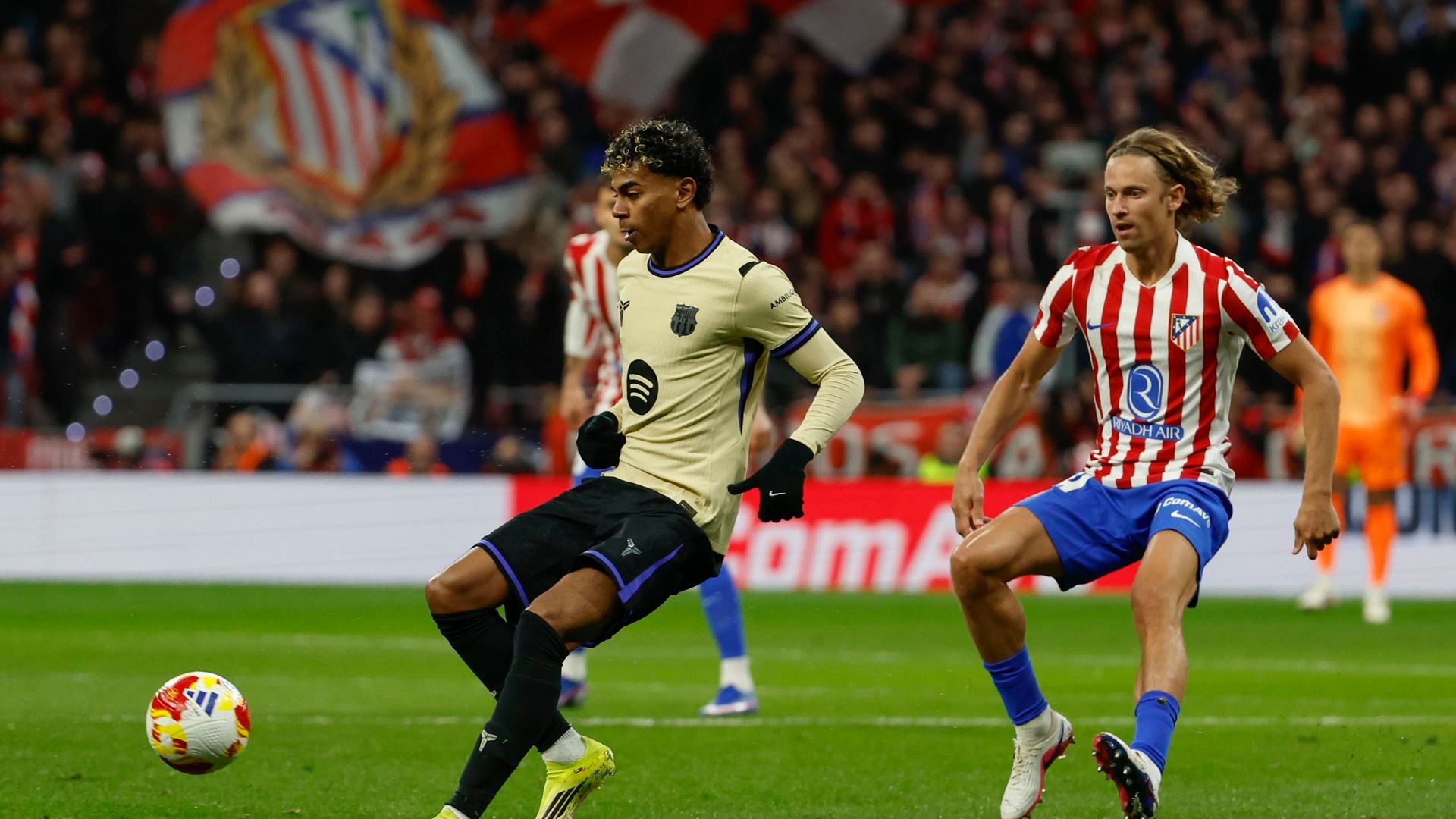 Lamine Yamal y Marcos Llorente