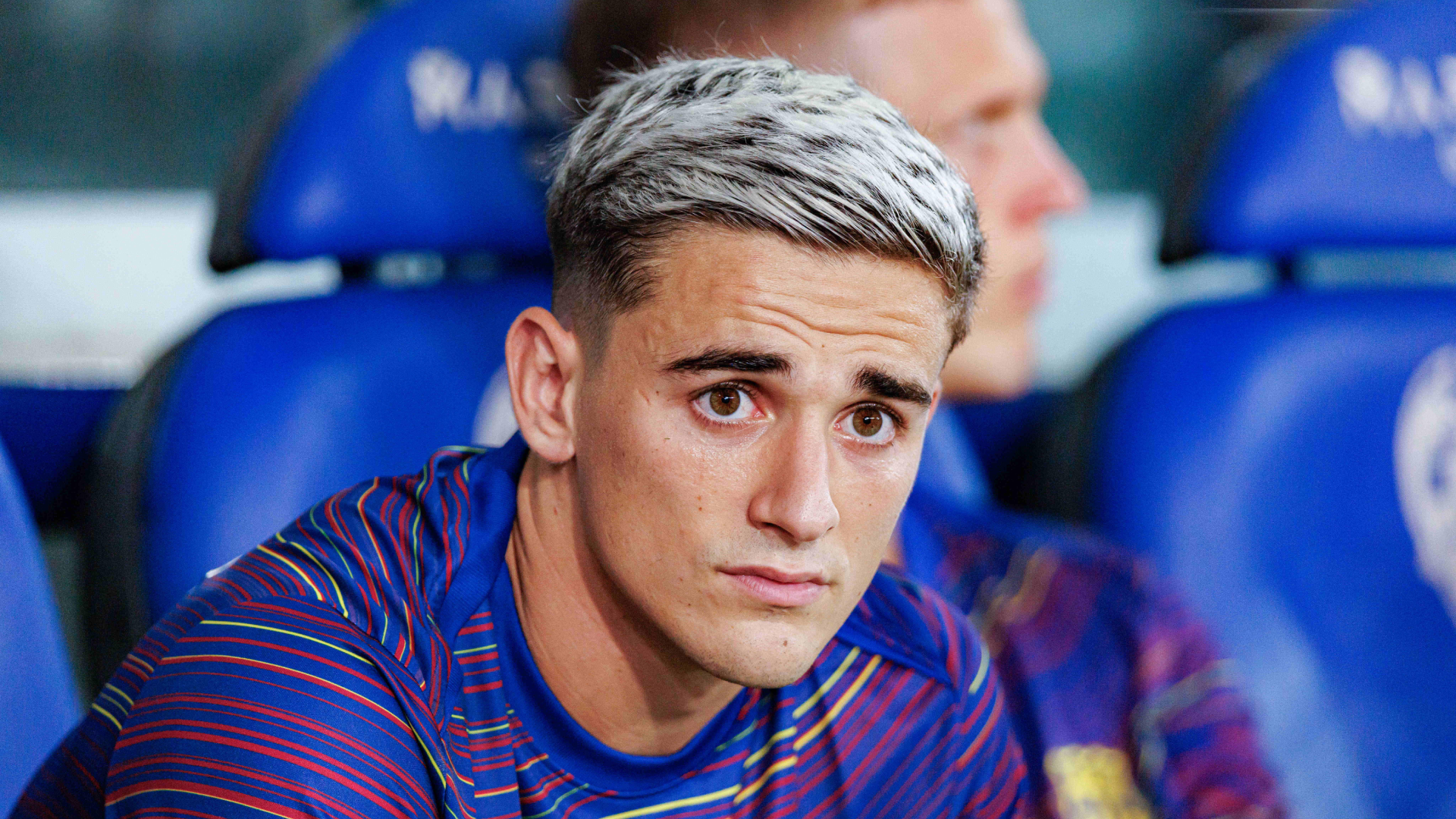 Gavi, en el banquillo del Barcelona