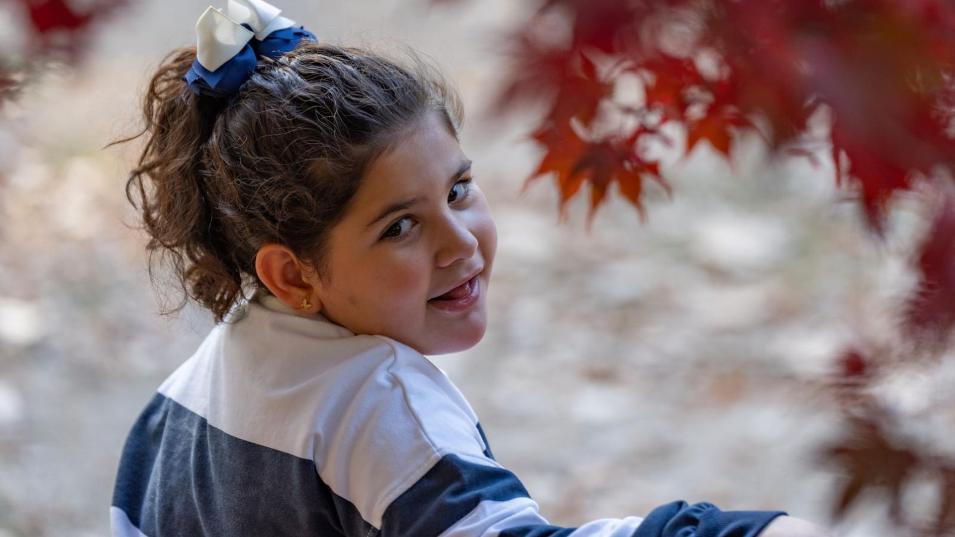 Sara fue diagnosticada con síndrome de Angelman a los dos añitos