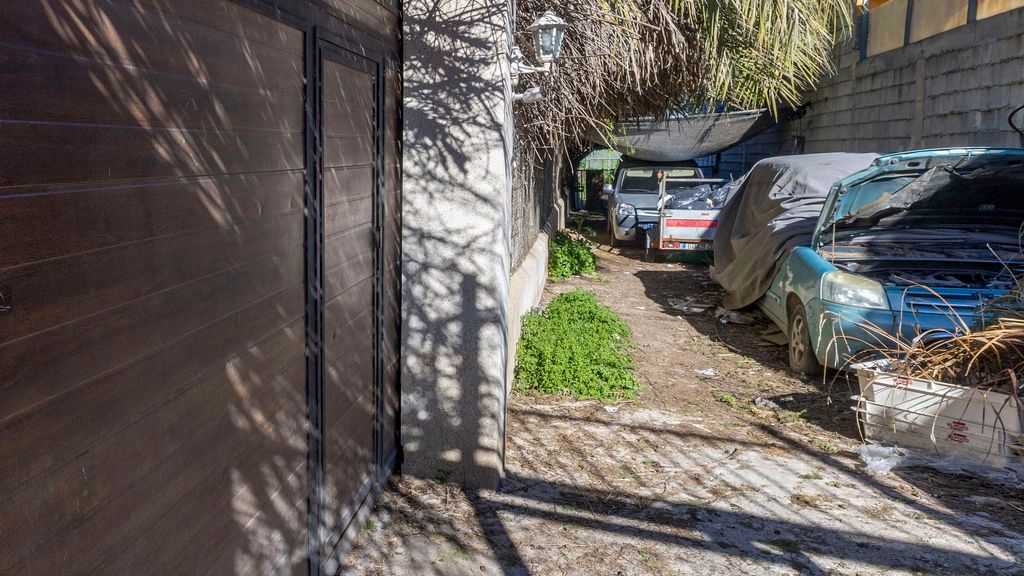 El detenido por raptar y violar durante casi dos años a una mujer en Murcia pegaba a su exesposa: "Era para darle de comer aparte"