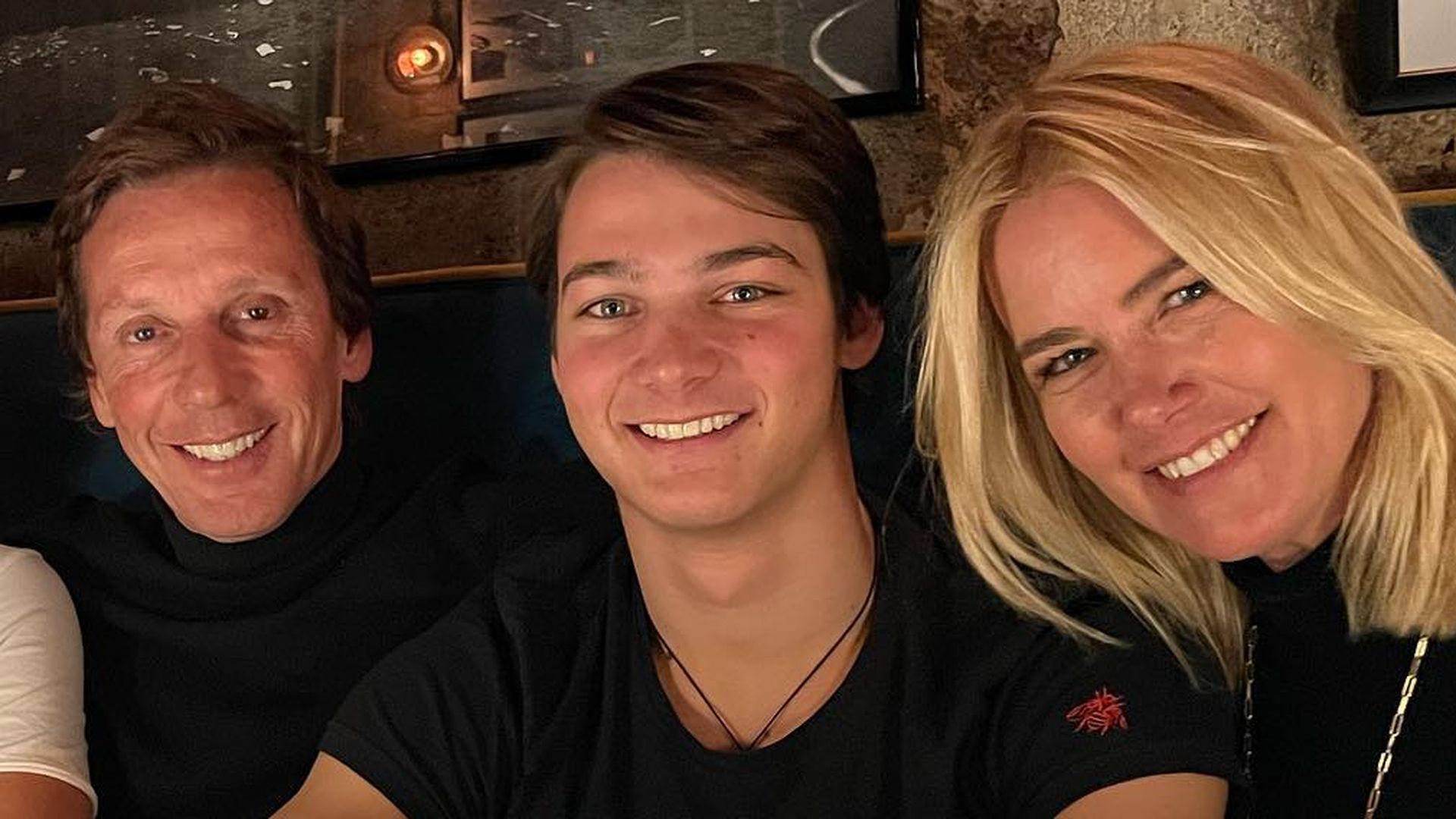 Tiziano junto a sus padres