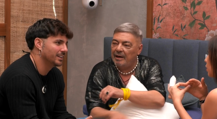 Un bando hablando del otro bando