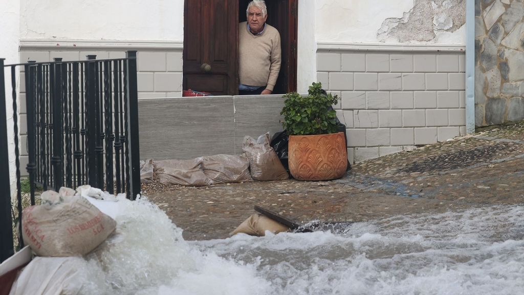 Fuertes torrentes de agua siguen azotando Ubrique