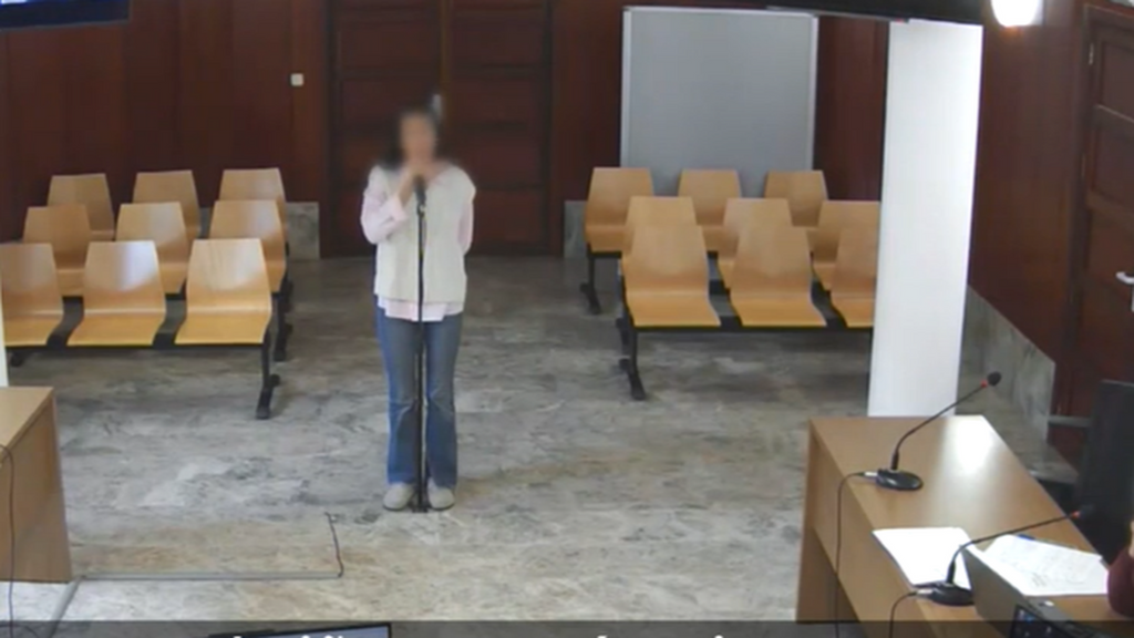 Exclusiva | Una trabajadora de la guardería de Algemesí revela ante el juez el presunto maltrato: “Le puso el babero con vómito en la cara”