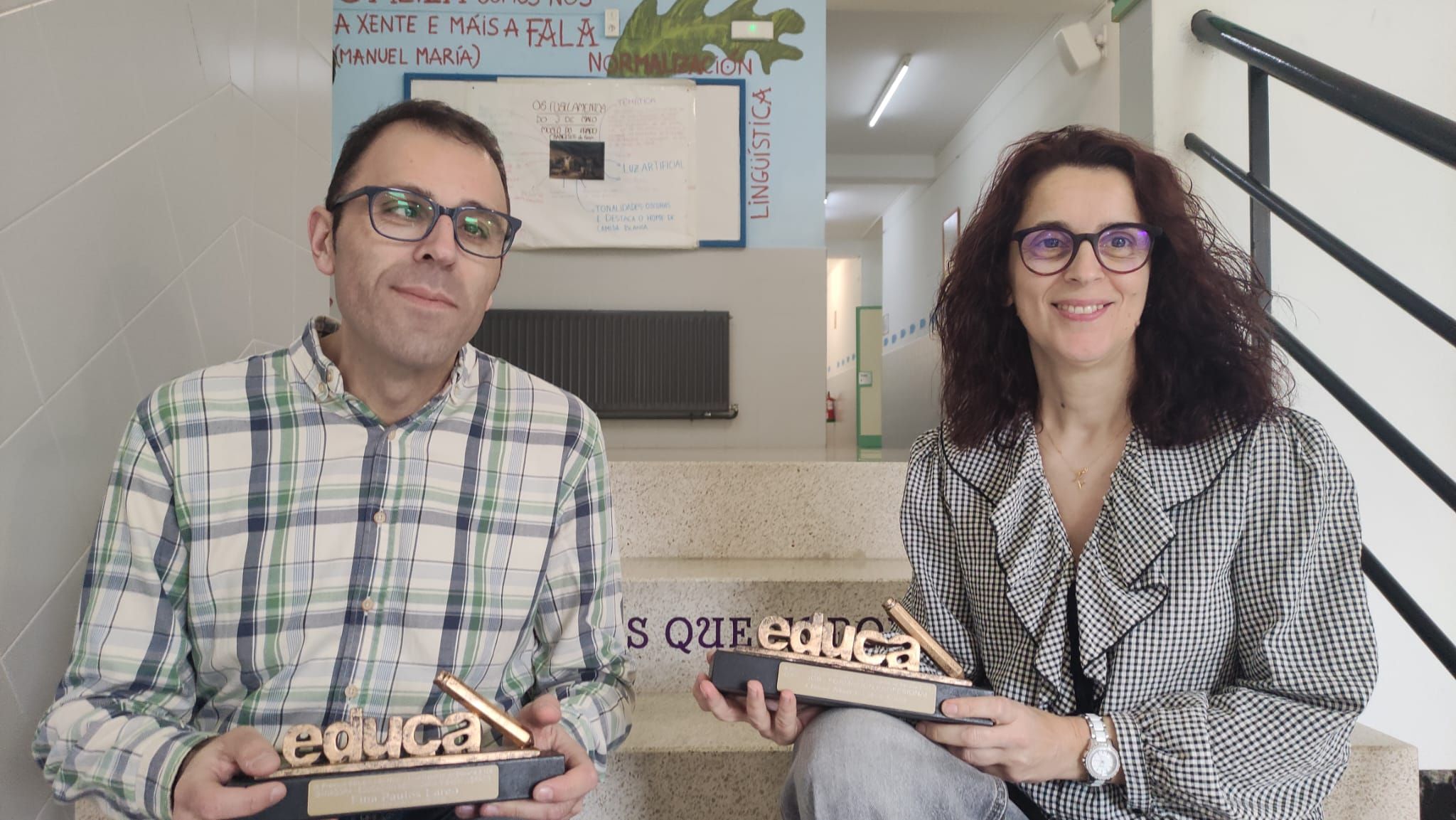 Fina y Oscar trabajan juntos como profesores en un instituto de Zas, en A Coruña