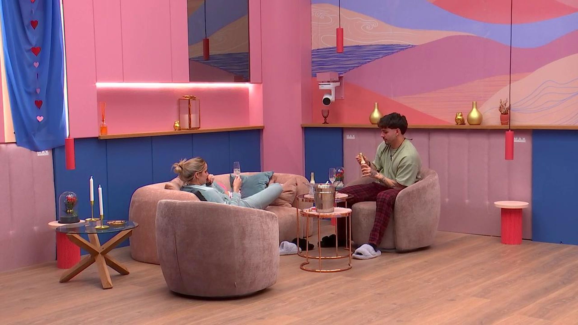 Gloria y Manuel hablan de las nominaciones en la suite de 'GH DÚO'