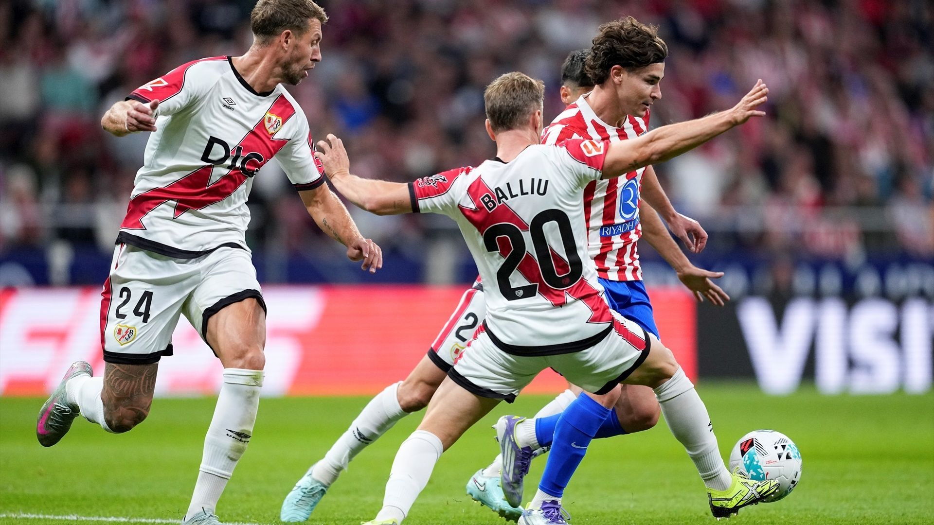Julián Álvarez ante el Rayo Vallecano Julián Álvarez ante el Rayo Vallecano