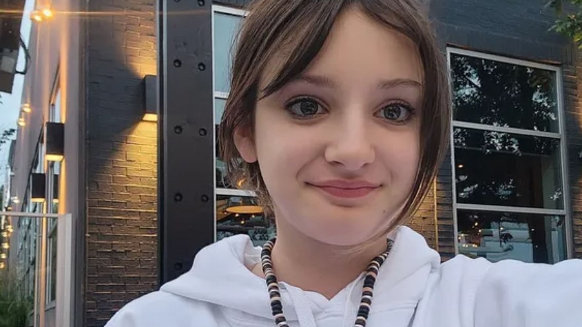 Kylie May, de 12 años