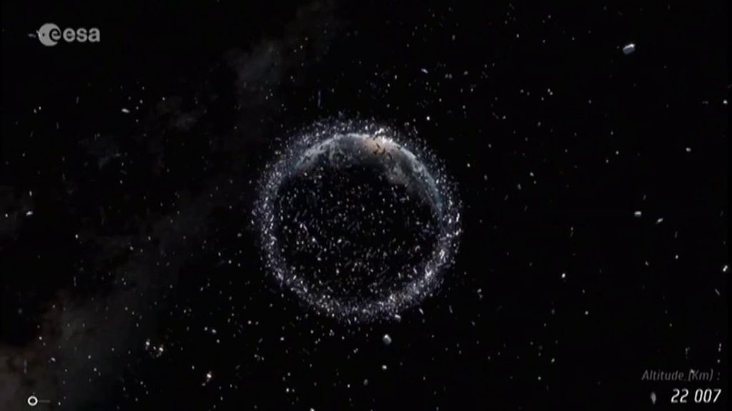 La guerra por controlar el espacio entre Musk y Bezos puede provocar un caos a 500 km de nuestras cabezas