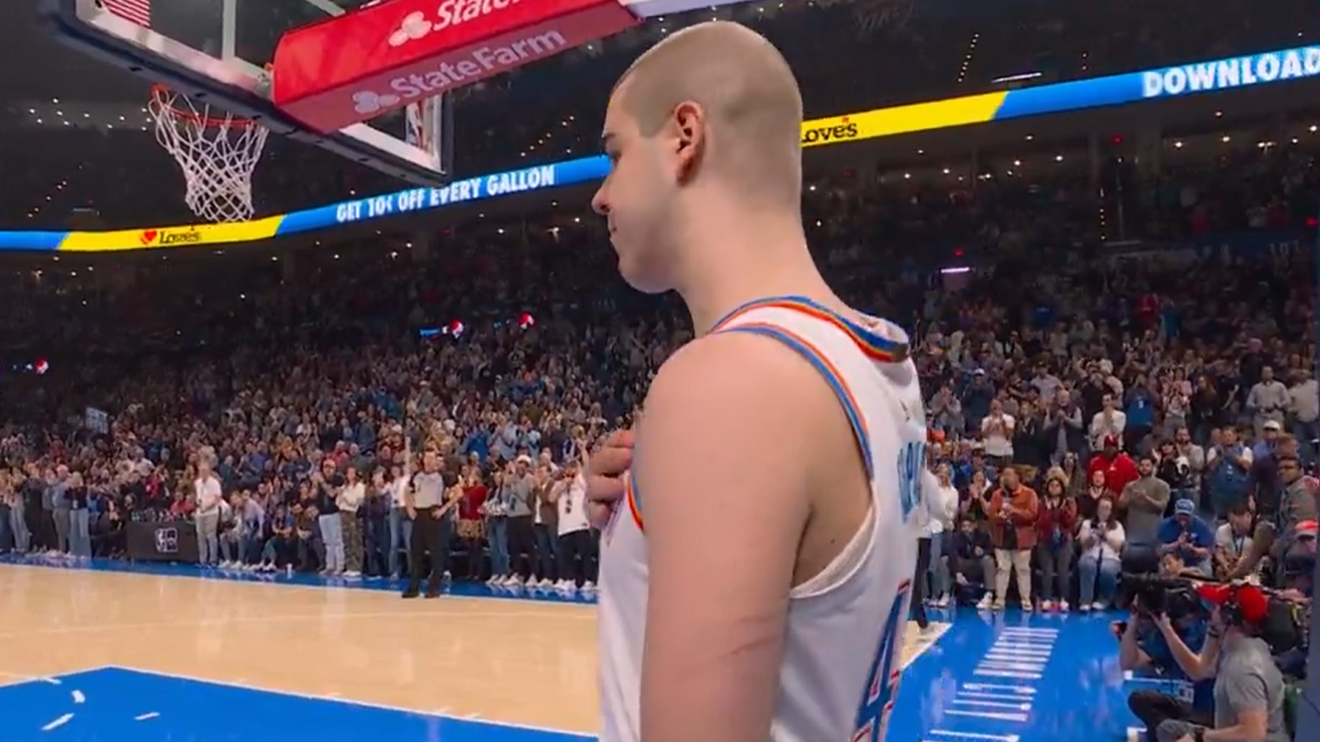 Nikola Topić en el momento de saltar a la cancha Nikola Topić en el momento de saltar a la cancha