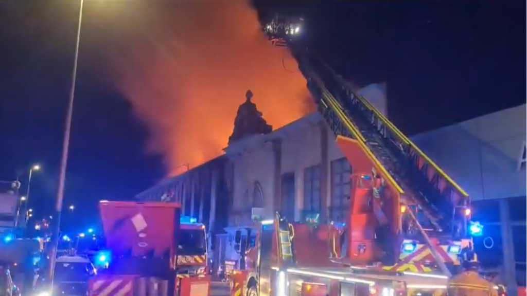 Trece muertos y cuatro heridos en un incendio en una discoteca en Murcia: un cortocircuito, posible causa