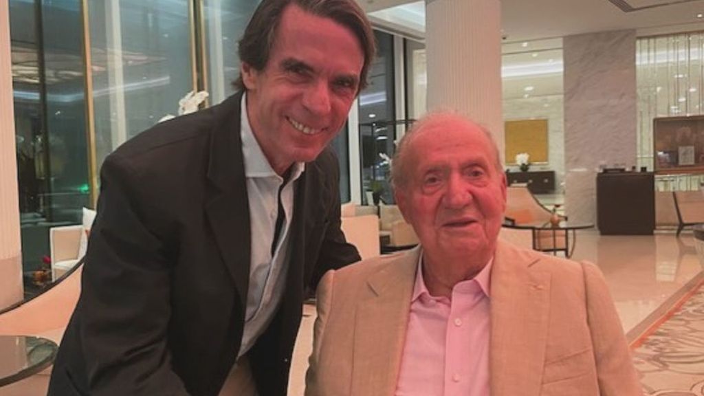 José María Aznar publica una foto junto a Juan Carlos I: "El Rey de las libertades y la democracia en España"