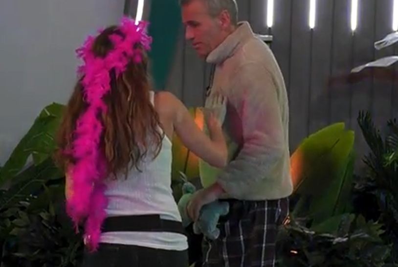 Carlos departe con Cristina