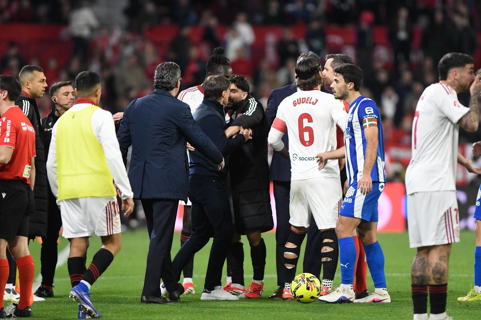 El lío de Almeyda con Galech Apezteguía