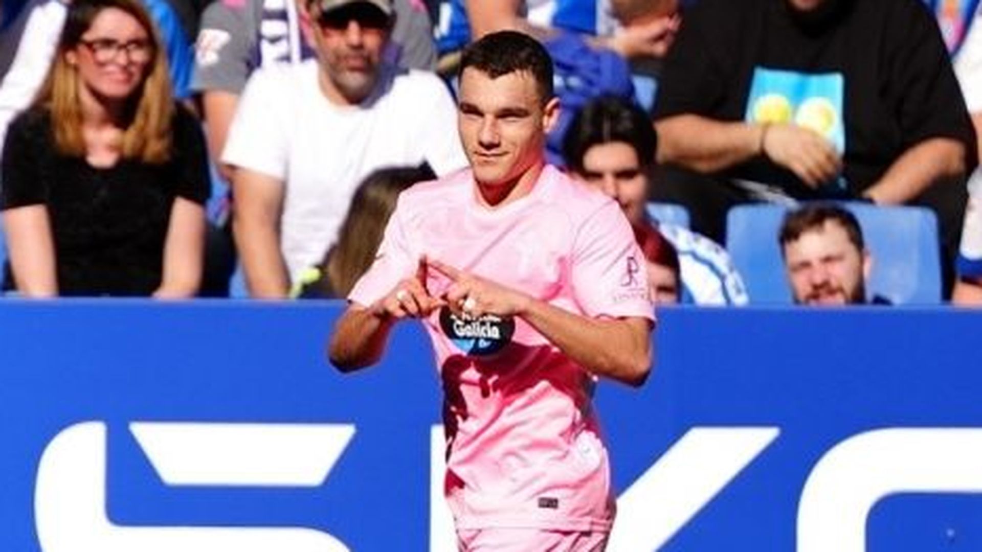 Ferrán Jutglà celebra su gol al Espanyol