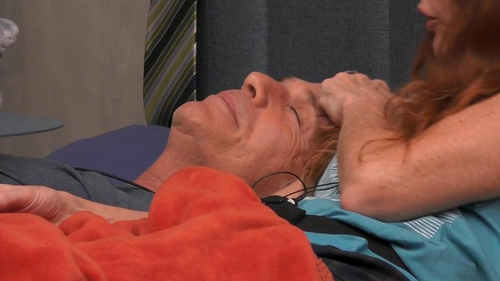 El nuevo e inesperado acercamiento de Carlos Lozano y Cristina Piaget: "¿Te gusta hacer la cucharita?" GH DÚO GH DÚO 4 Top Vídeos 345