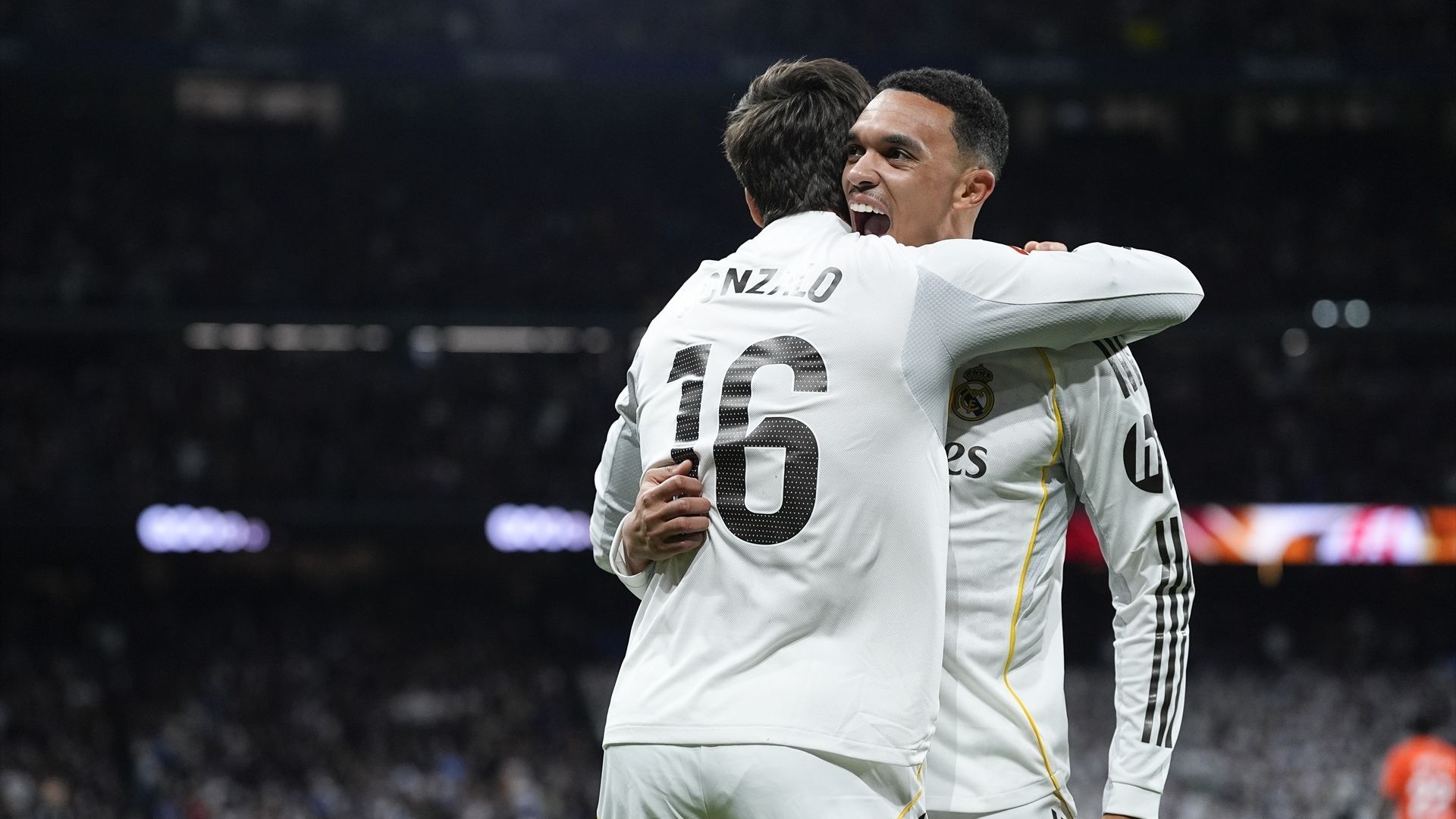 Gonzalo García celebra un gol con Trent en el Real Madrid - Real Sociedad