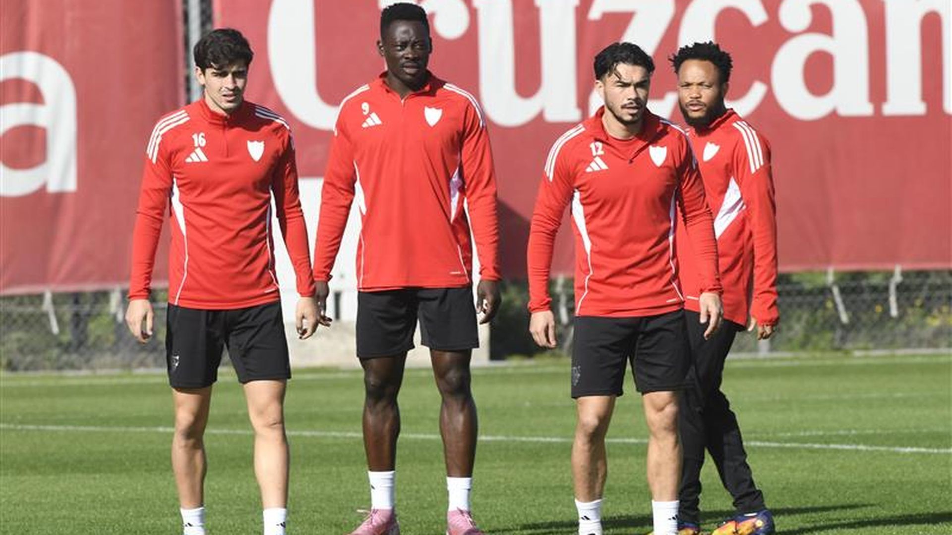 Juanlu, Akor Adams, Suazo y Ejuke, en el entrenamiento del Sevilla Juanlu, Akor Adams, Suazo y Ejuke, en el entrenamiento del Sevilla