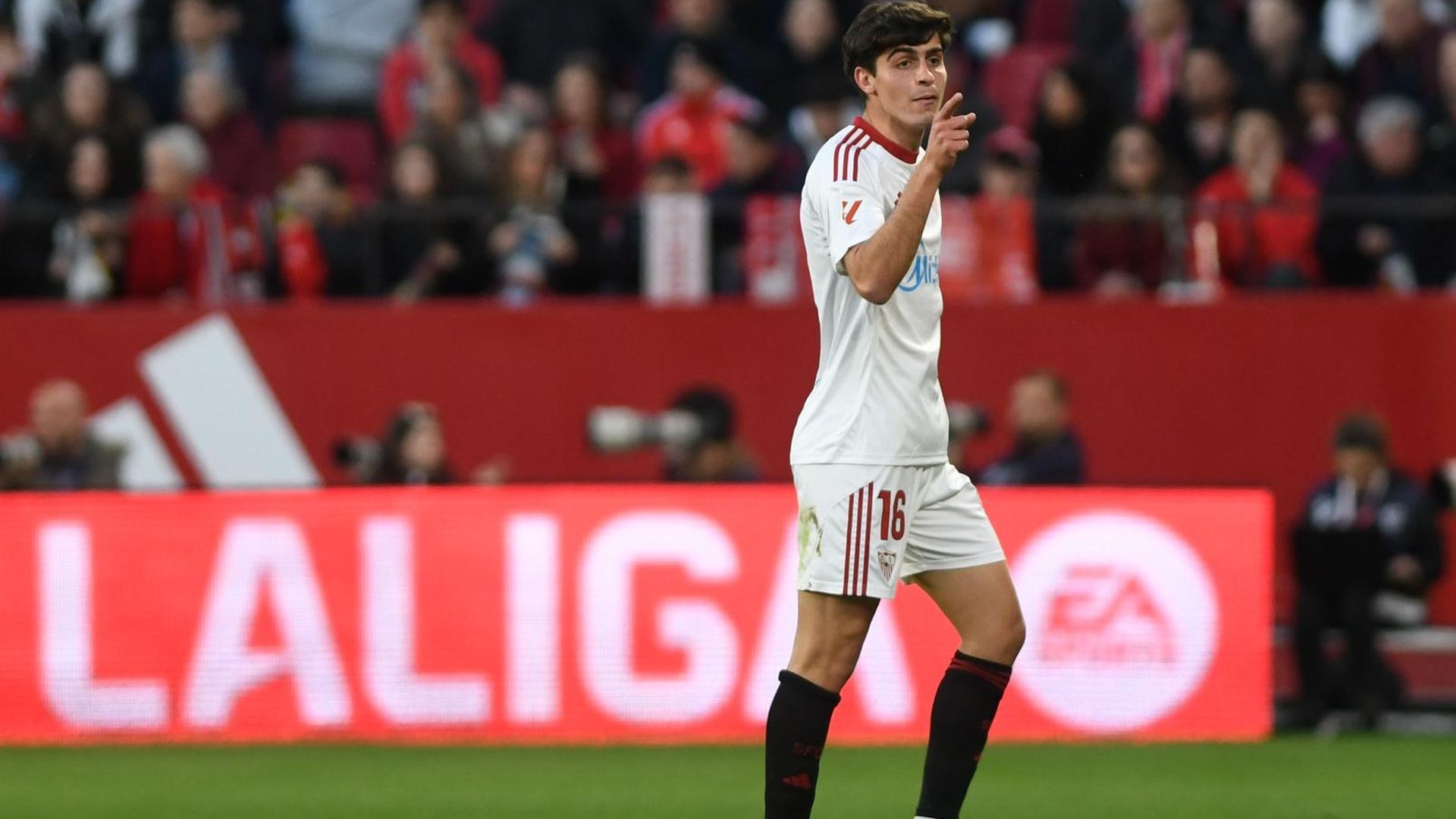 Juanlu, contrariado por su expulsión ante el Alavés Juanlu, contrariado por su expulsión ante el Alavés