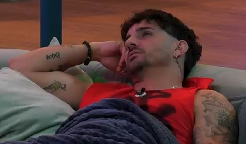 Manu departe con Anita