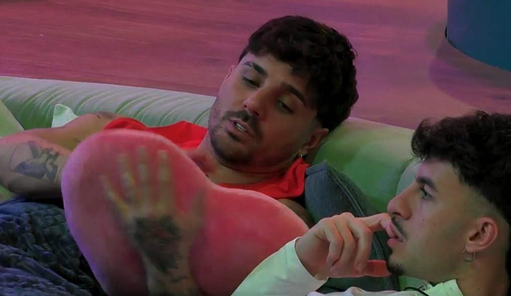 Manu departe con Juanpi