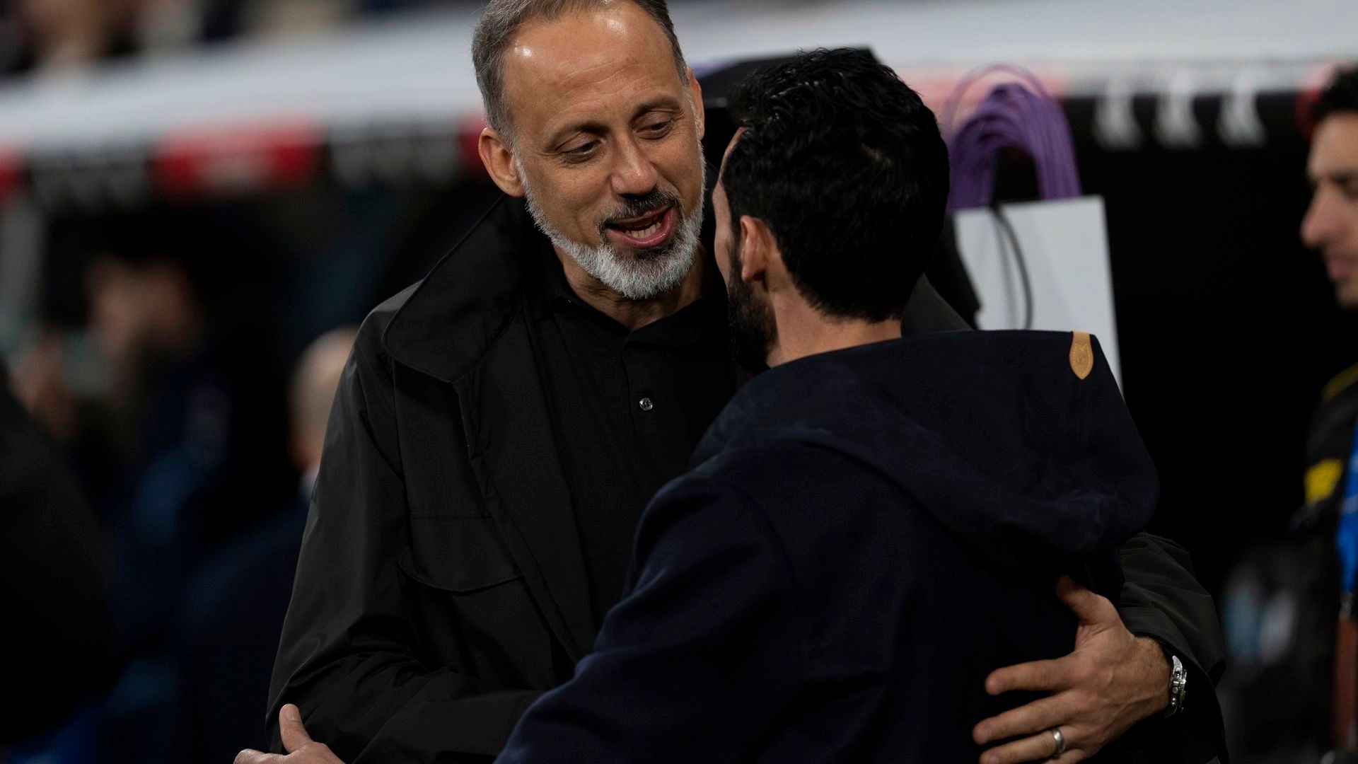 Pellegrino saluda a Arbeloa en el Real Madrid - Real Sociedad.