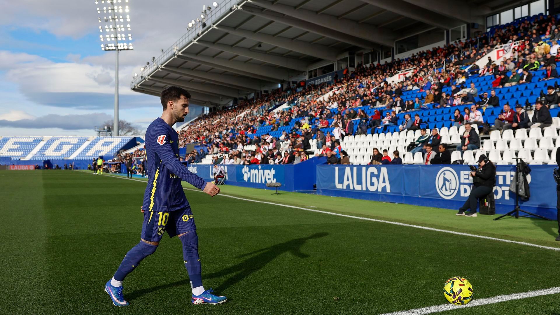 Álex Baena en el Estadio de Butarque Álex Baena en el Estadio de Butarque