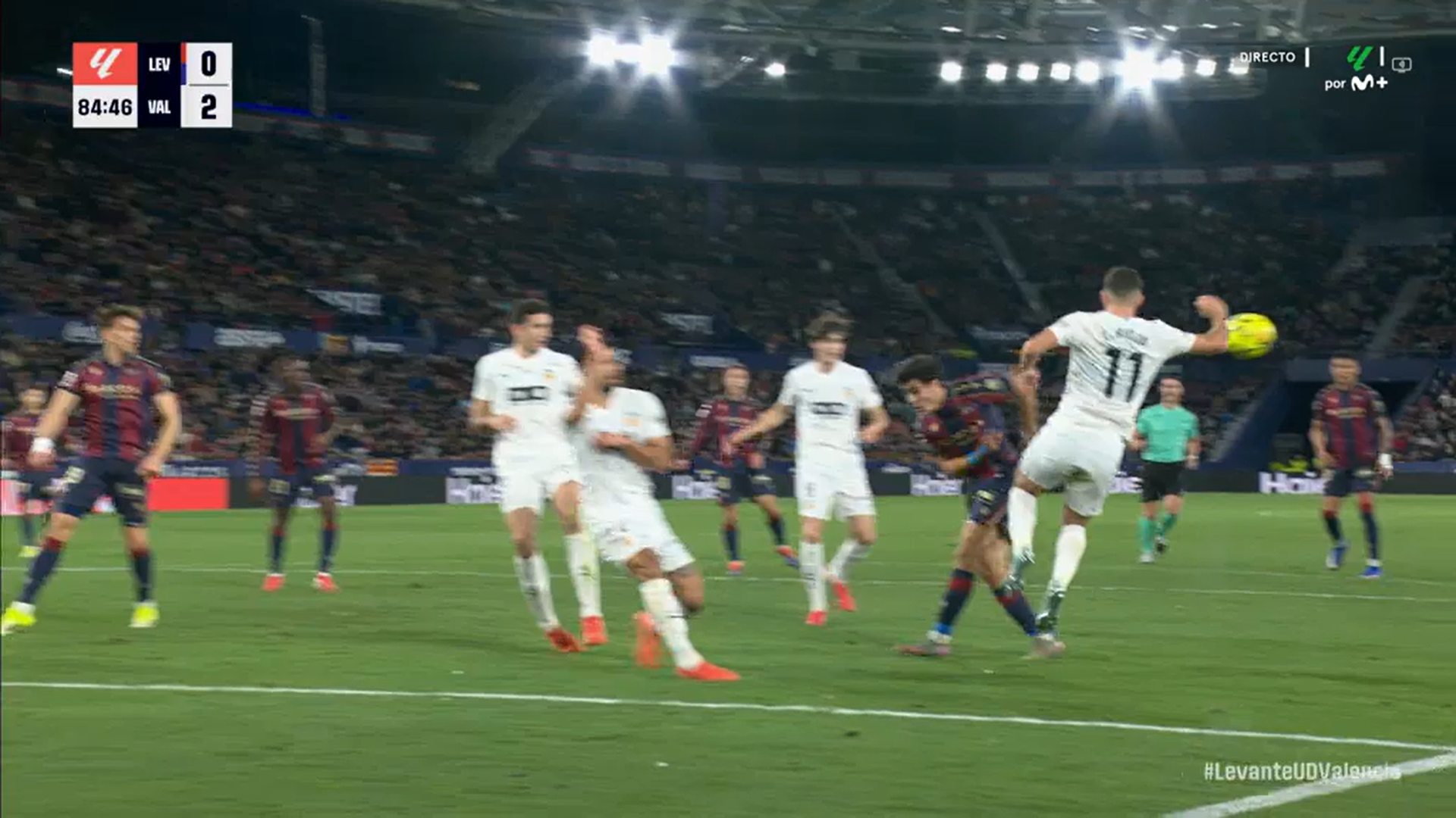 El momento de la lesión de Eray Cömert en el derbi