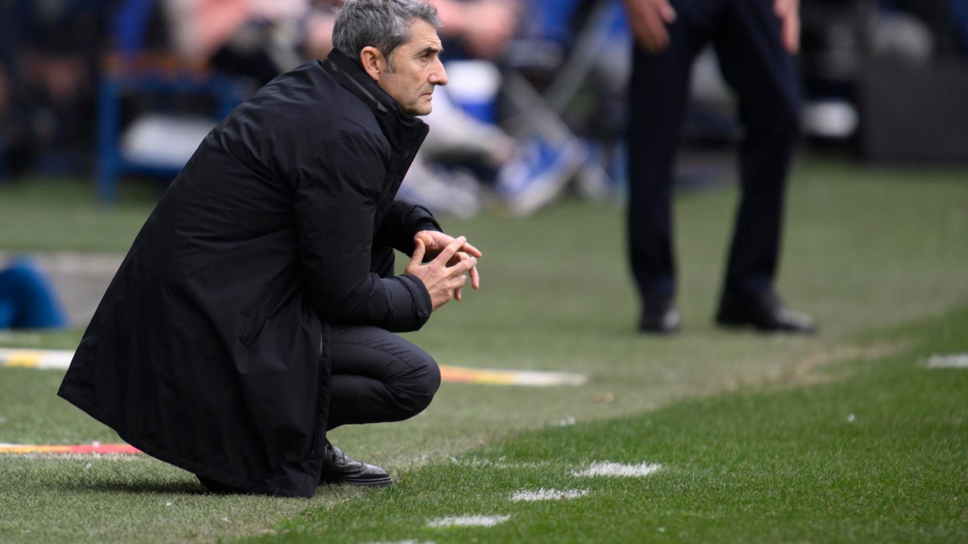 Ernesto Valverde sigue el partido ante el Oviedo en el Tartiere
