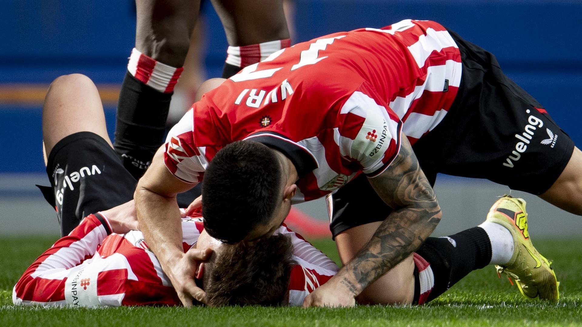 Festejo del gol de Mikel Jauregizar ante el Oviedo en el Tartiere