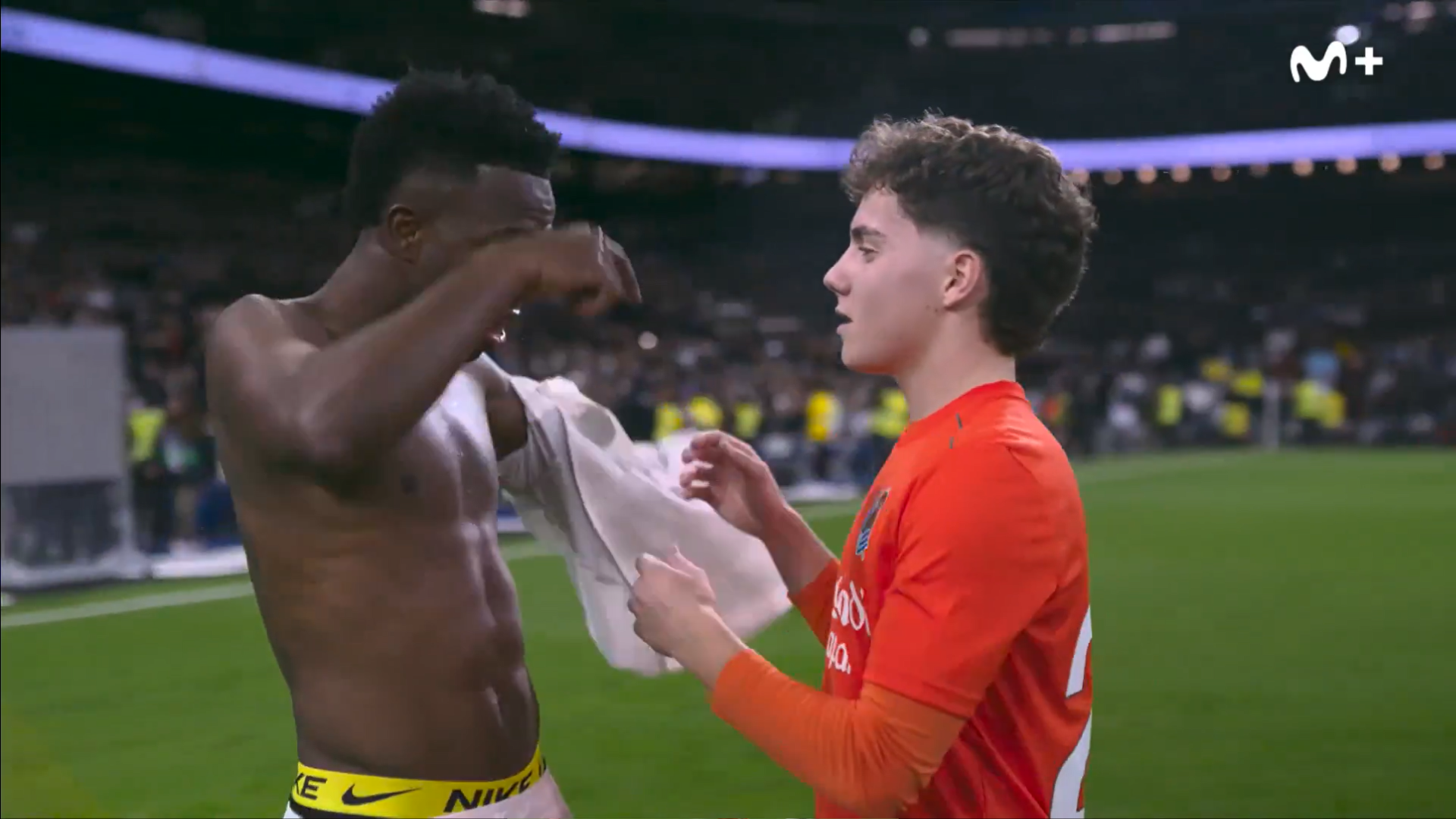 Intercambio de camisetas entre Vinicius y Dani Díaz Intercambio de camisetas entre Vinicius y Dani Díaz