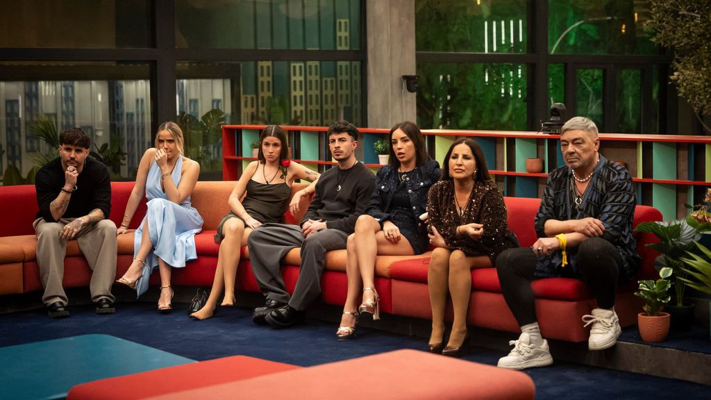 La dirección de 'GH DÚO' toma una decisión histórica por una trifulca de los concursantes: "Nunca ha pasado lo que va a pasar esta noche" GH DÚO GH DÚO 4 Top Vídeos 351