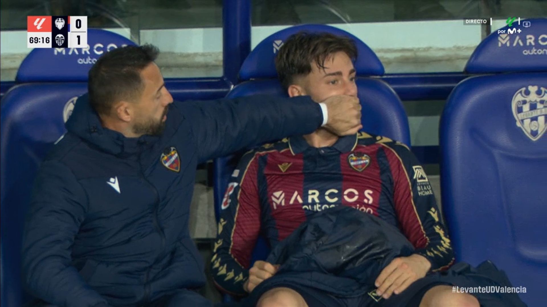 Morales calla a Iker Losada en el banquillo del Levante.